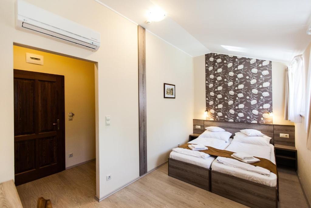 Bed and Breakfast Piroska Csarda Es Panzio Шиофок Экстерьер фото