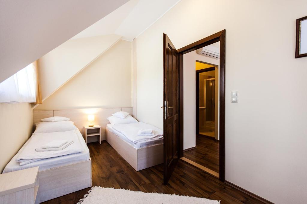 Bed and Breakfast Piroska Csarda Es Panzio Шиофок Экстерьер фото