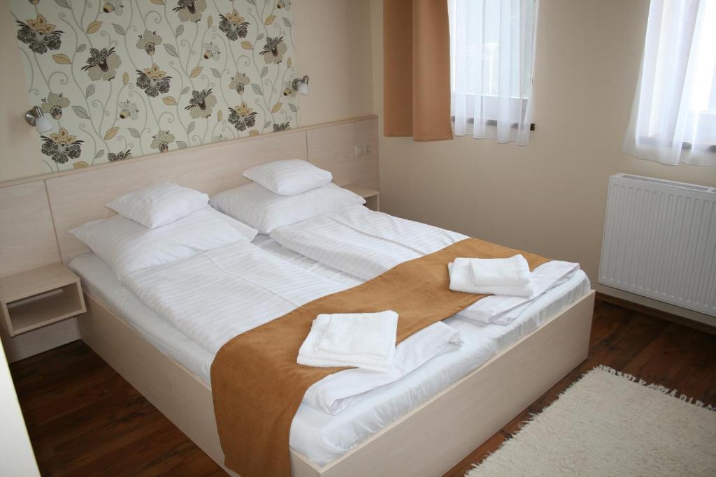 Bed and Breakfast Piroska Csarda Es Panzio Шиофок Экстерьер фото