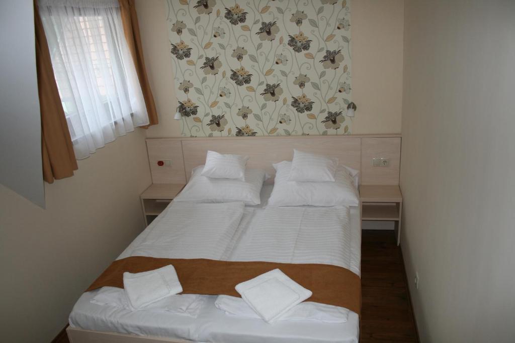 Bed and Breakfast Piroska Csarda Es Panzio Шиофок Экстерьер фото